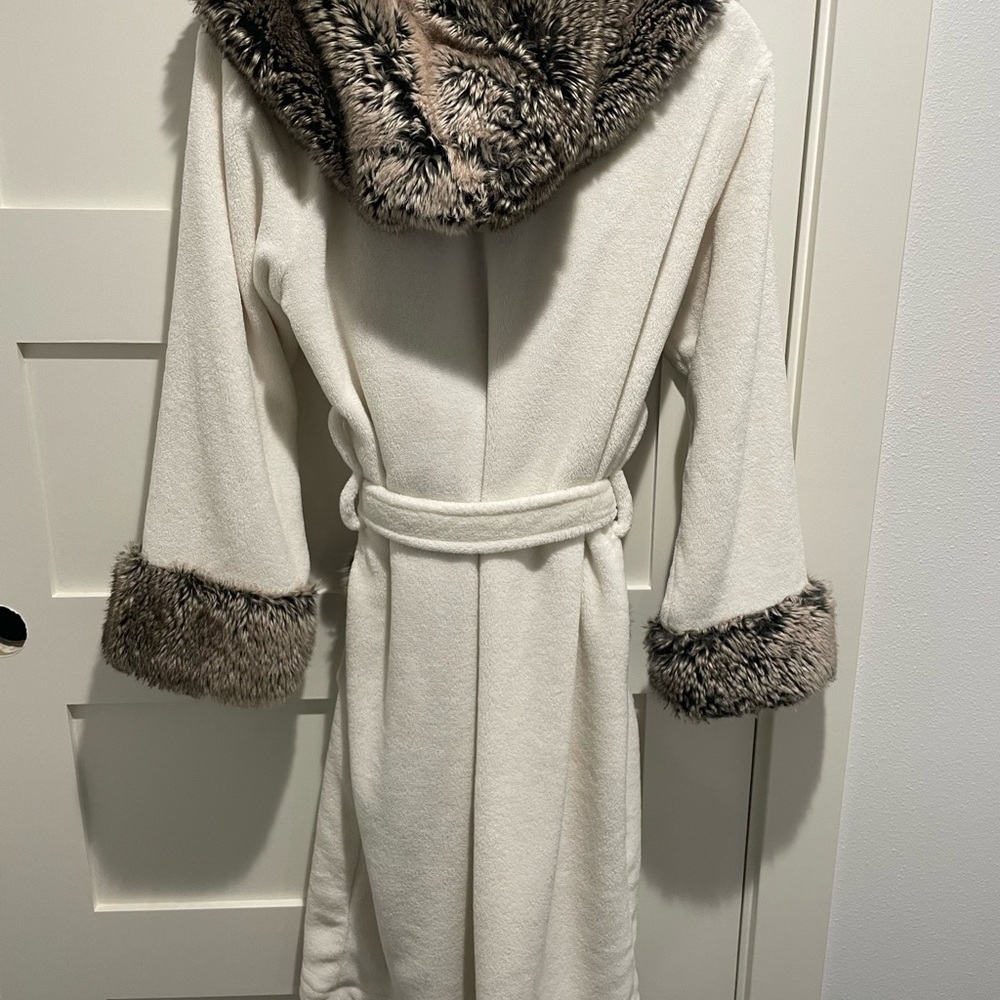 Pottery Barn Cream and Brown Faux Fur Trim Robe - Picture 9 of 11